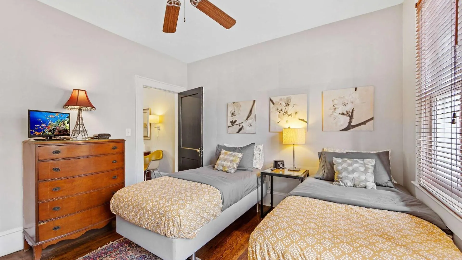 Luxurious Myers Park Living With Screened Porch Charlotte 0*,