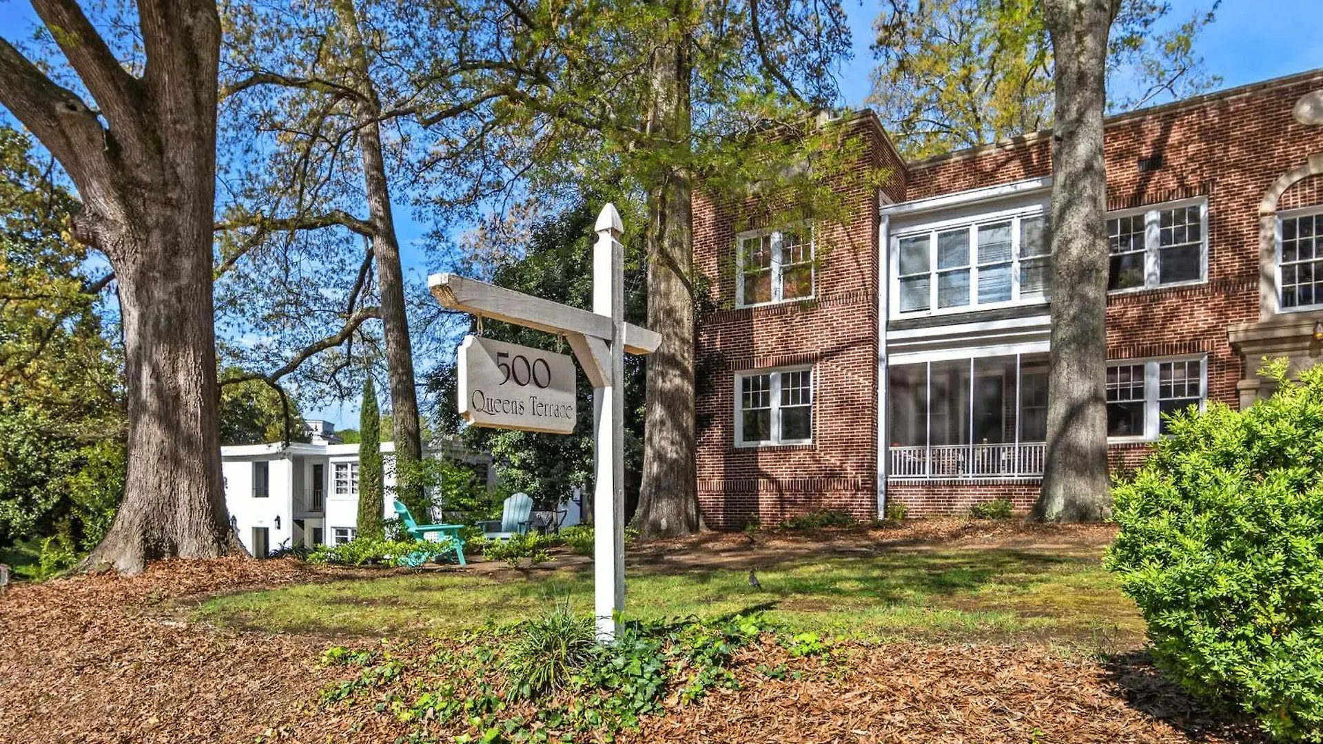 Luxurious Myers Park Living With Screened Porch Charlotte 0*,